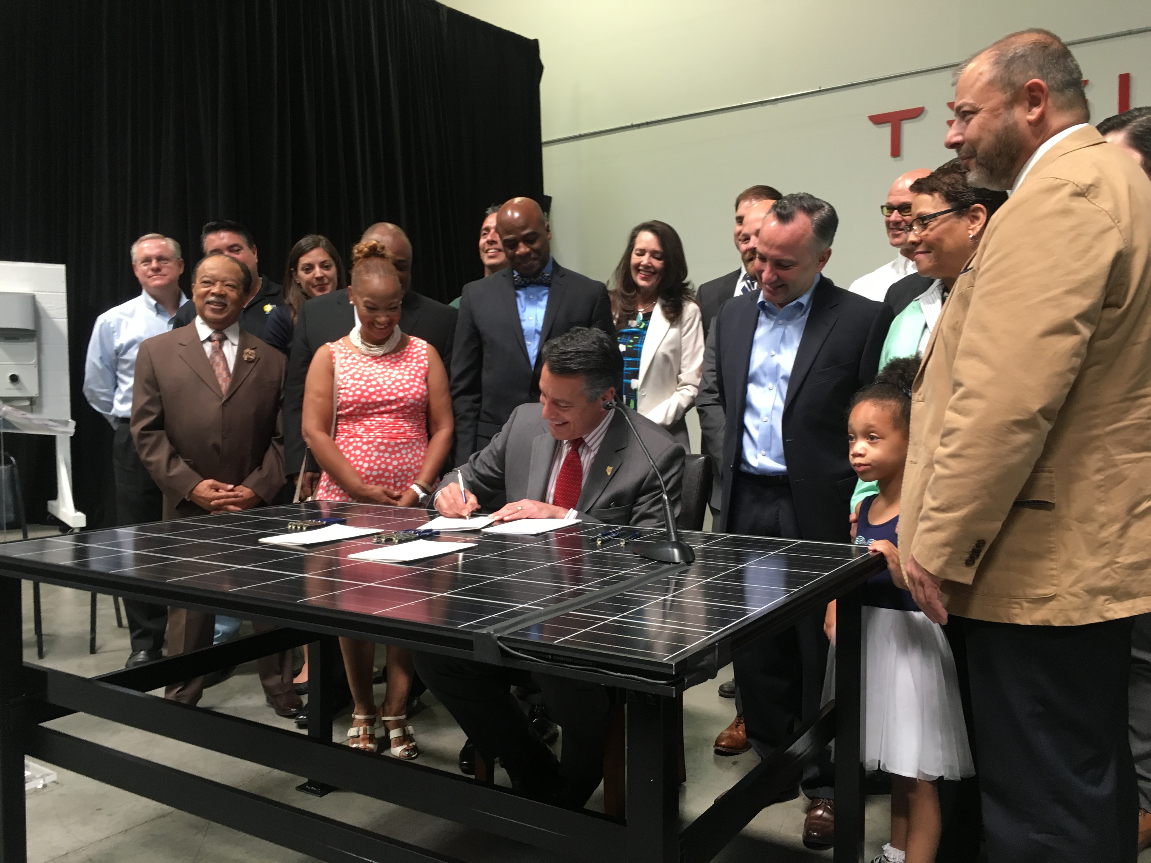 Governor Sandoval signs Nevada net metering bill